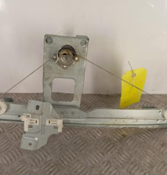 Leve vitre mecanique arriere gauche DACIA SANDERO 1