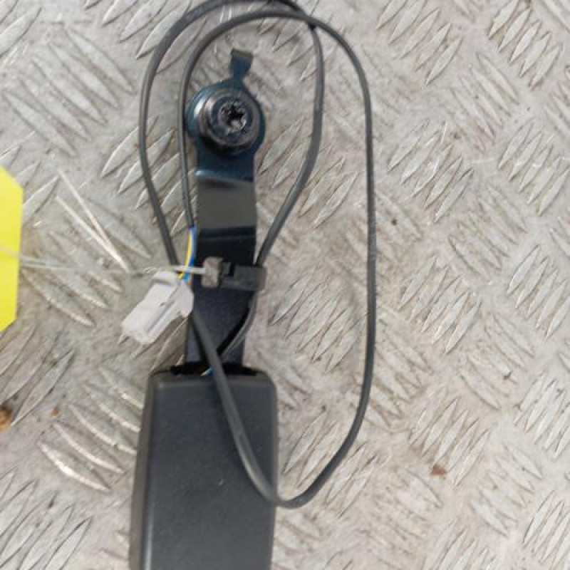 Attache ceinture avant gauche FIAT GRANDE PUNTO