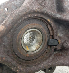 Moyeu avant gauche PEUGEOT 1007 Photo n°4