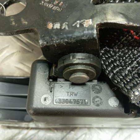 Attache ceinture arriere droit RENAULT CLIO 3