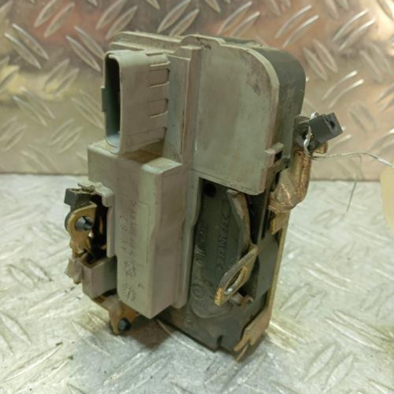 Serrure avant gauche PEUGEOT 206