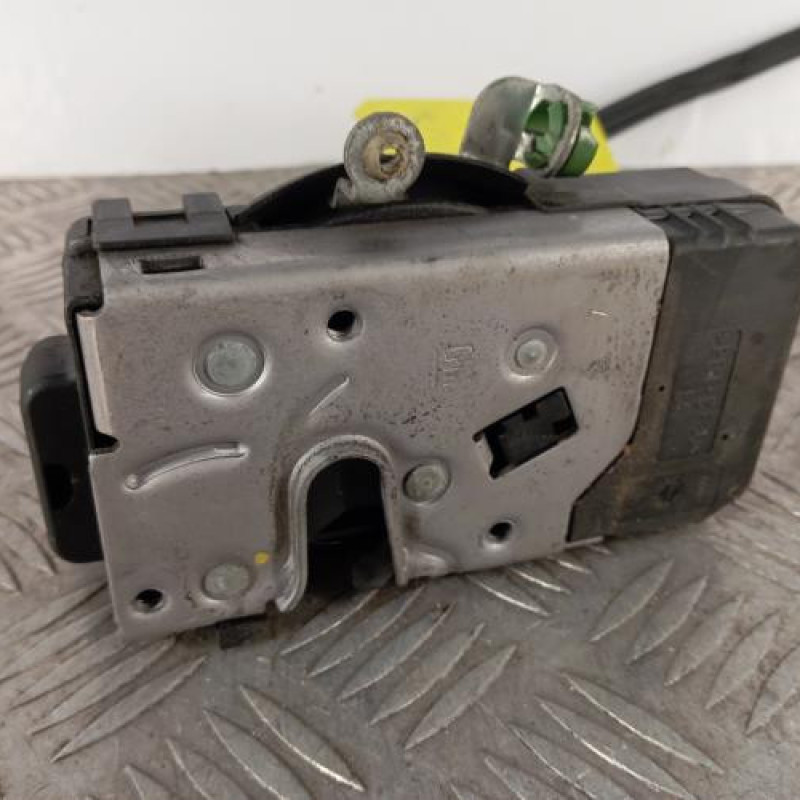 Serrure avant gauche OPEL MERIVA A