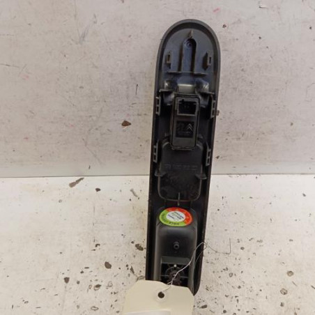Interrupteur de leve vitre avant droit PEUGEOT 5008 1