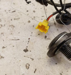 Attache ceinture avant gauche RENAULT TWINGO 3 Photo n°3