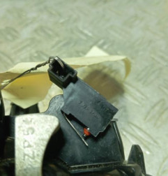 Bouton de coffre BMW SERIE 1 F20 Photo n°4