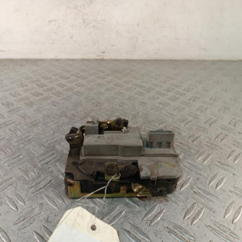 Serrure avant gauche PEUGEOT 206