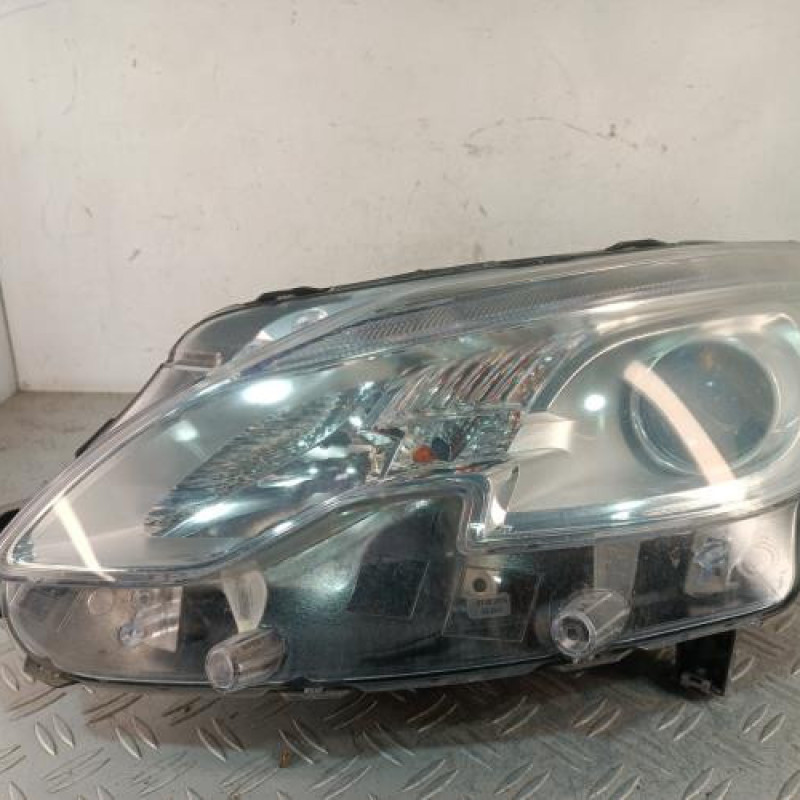Optique avant principal gauche (feux)(phare) PEUGEOT 2008 1