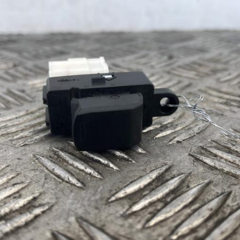 Interrupteur de leve vitre avant droit SUZUKI SWIFT 5
