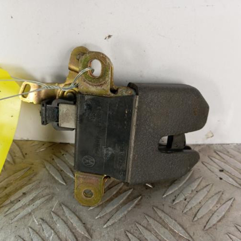 Serrure de coffre VOLKSWAGEN PASSAT 4