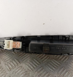 Interrupteur de leve vitre arriere gauche NISSAN QASHQAI 2