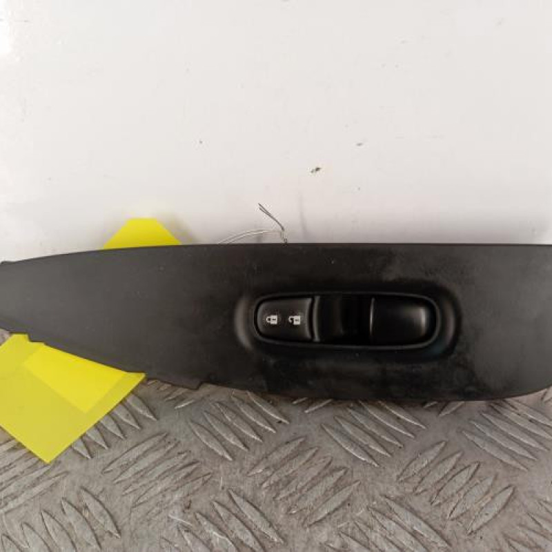 Interrupteur de leve vitre avant droit NISSAN QASHQAI 2