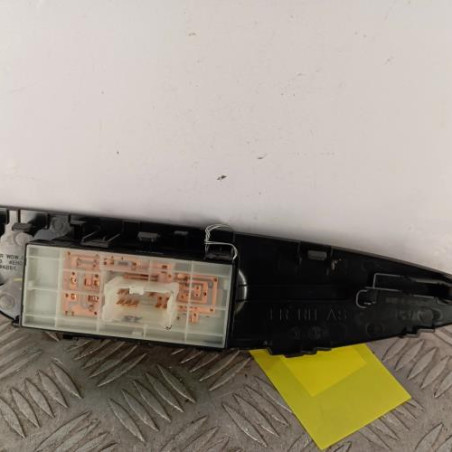 Interrupteur de leve vitre avant droit NISSAN QASHQAI 2
