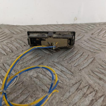 Poignee hayon NISSAN JUKE 1