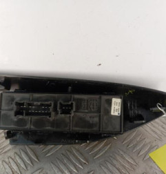 Interrupteur de leve vitre avant gauche NISSAN JUKE 1
