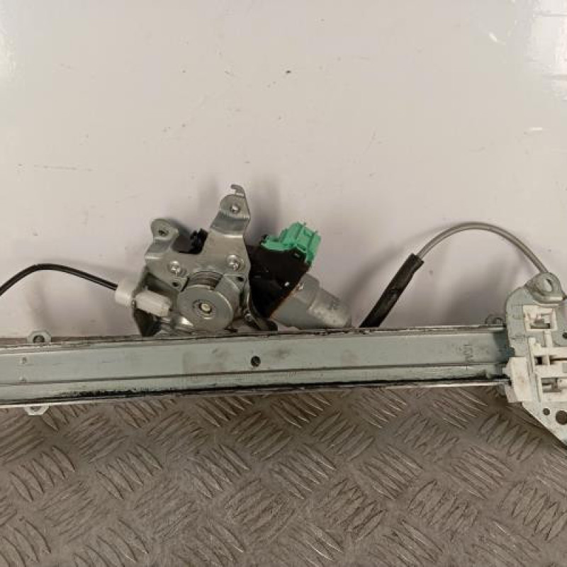 Leve vitre electrique avant gauche NISSAN JUKE 1