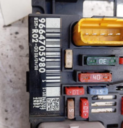 Boitier servitude moteur (BSM) PEUGEOT 407 Photo n°3