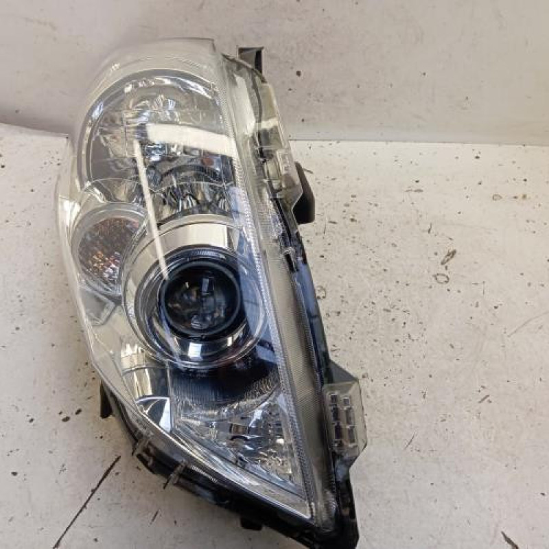 Optique avant principal gauche (feux)(phare) TOYOTA AURIS 1