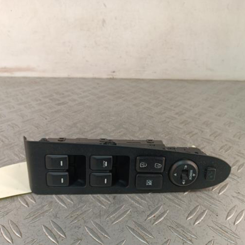 Interrupteur de leve vitre avant gauche KIA SPORTAGE 3