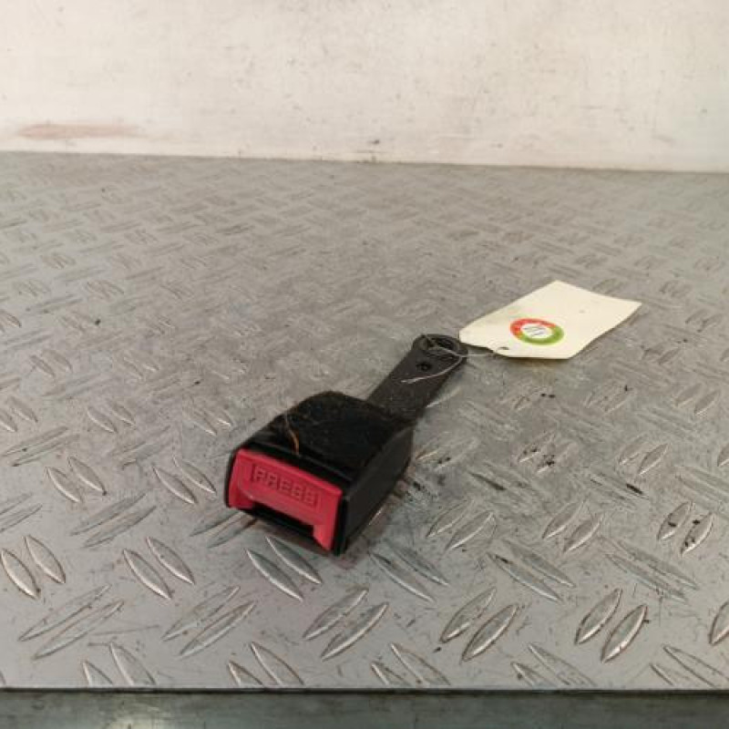 Attache ceinture avant gauche PEUGEOT 206