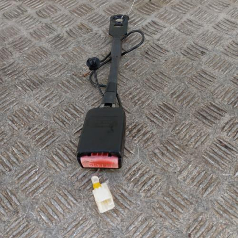 Attache ceinture avant droit PEUGEOT 308 1