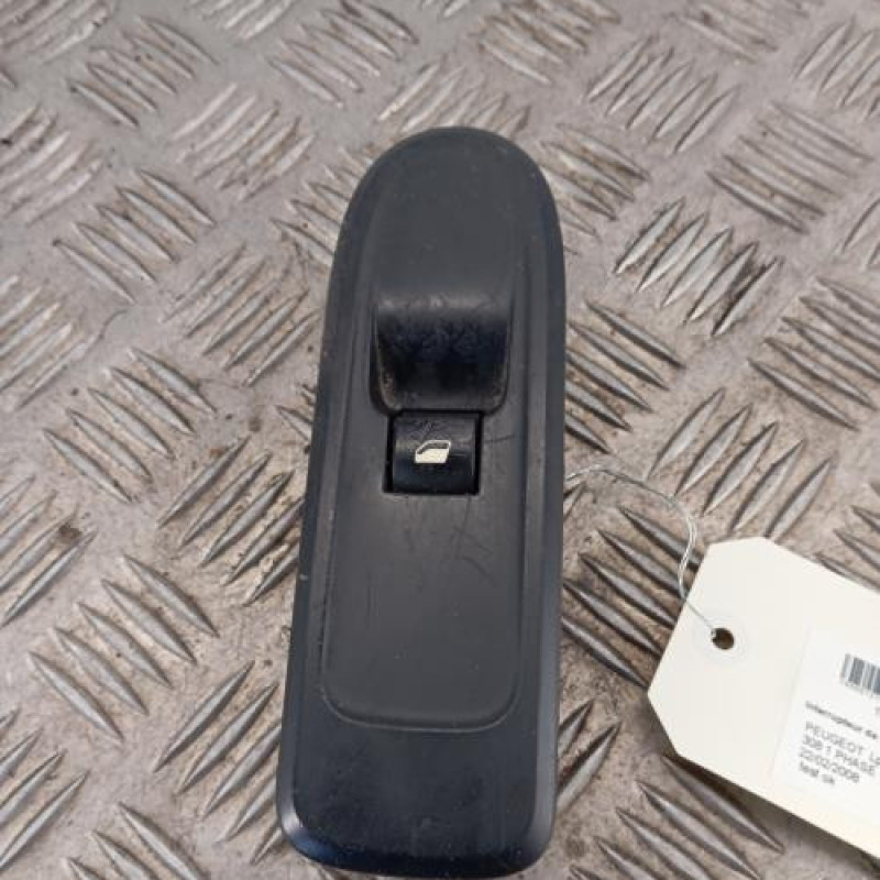 Interrupteur de leve vitre avant droit PEUGEOT 308 1