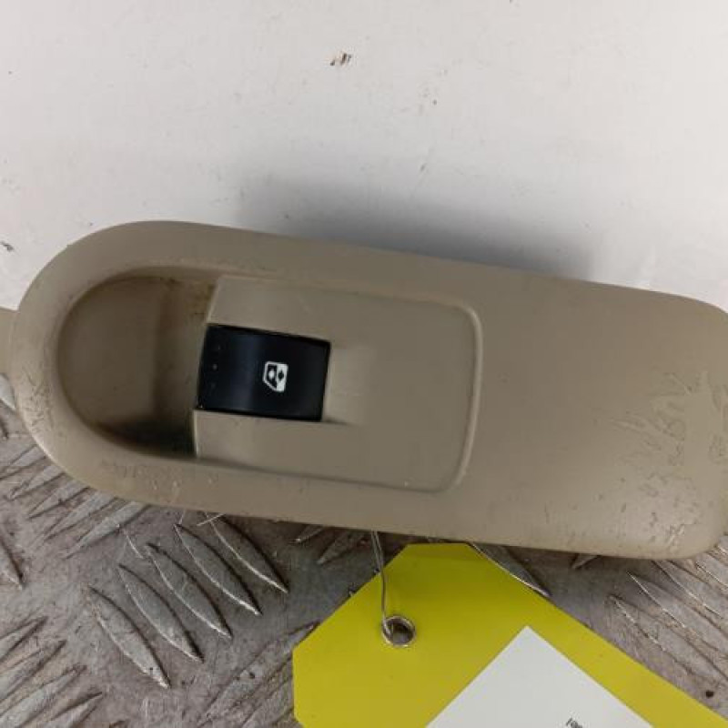 Interrupteur de leve vitre avant droit RENAULT SCENIC 2
