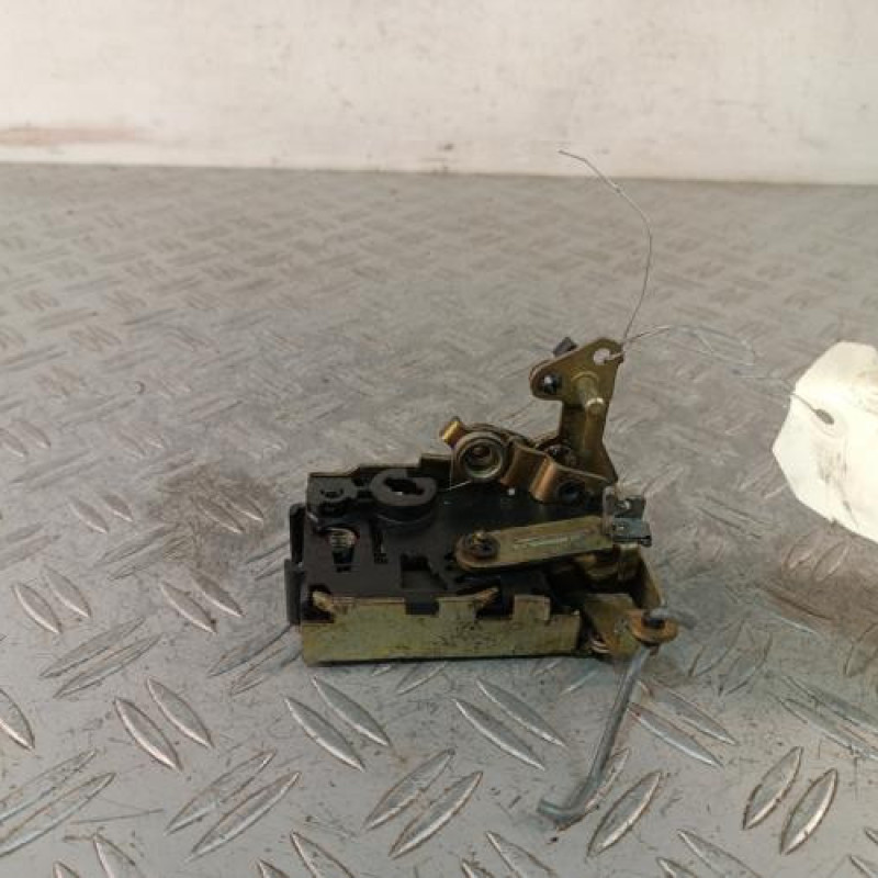 Serrure avant gauche CITROEN SAXO