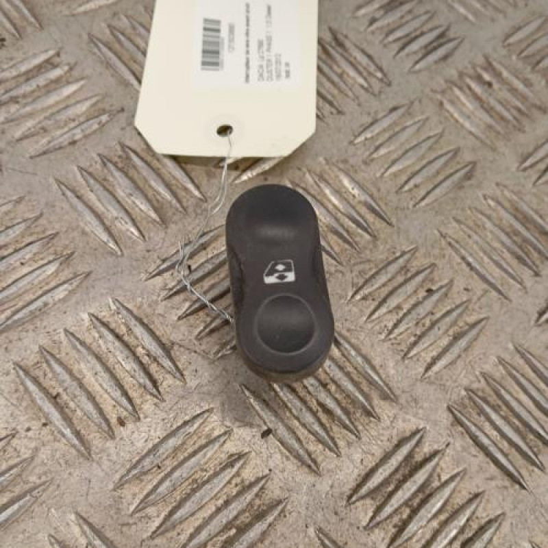 Interrupteur de leve vitre avant droit DACIA DUSTER 1