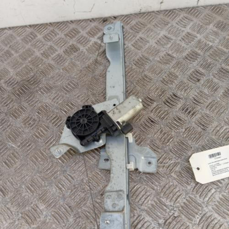 Leve vitre electrique avant droit DACIA DUSTER 1