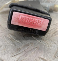 Attache ceinture avant droit RENAULT KANGOO 1 Photo n°1