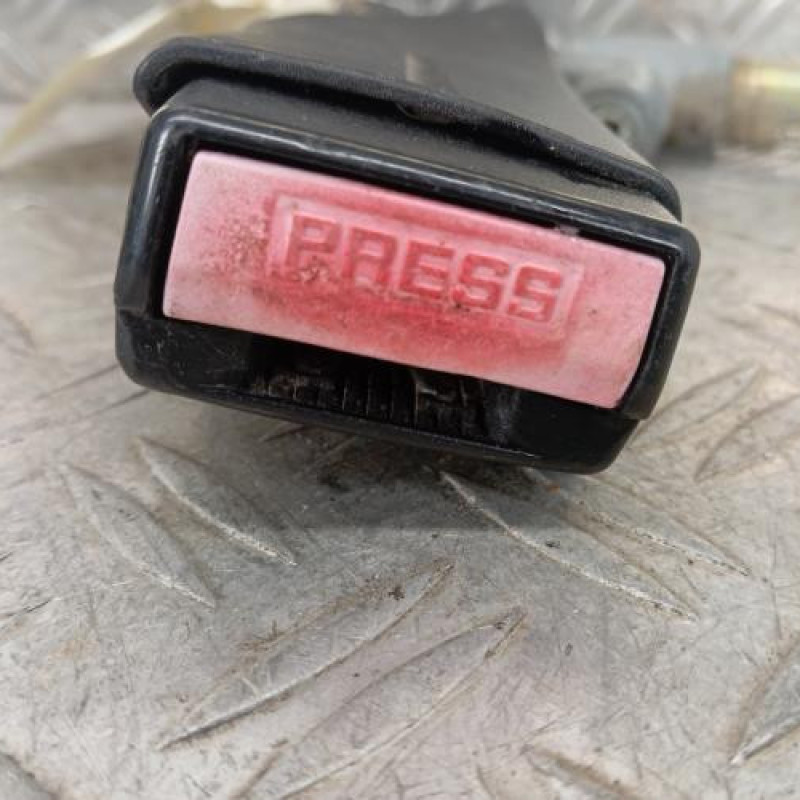 Attache ceinture avant droit RENAULT KANGOO 1 Attache ceinture avant droit RENAULT KANGOO 1