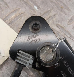 Attache ceinture avant droit RENAULT TWINGO 2 Photo n°4