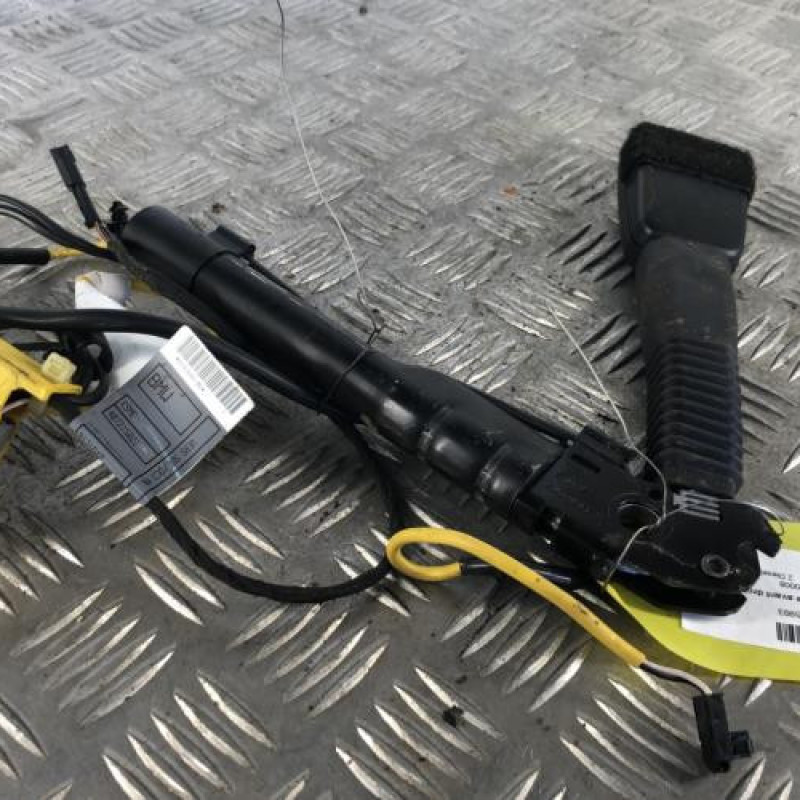 Attache ceinture avant droit BMW X1 E84