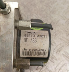 Bloc ABS (freins anti-blocage) TOYOTA YARIS 2 Photo n°3