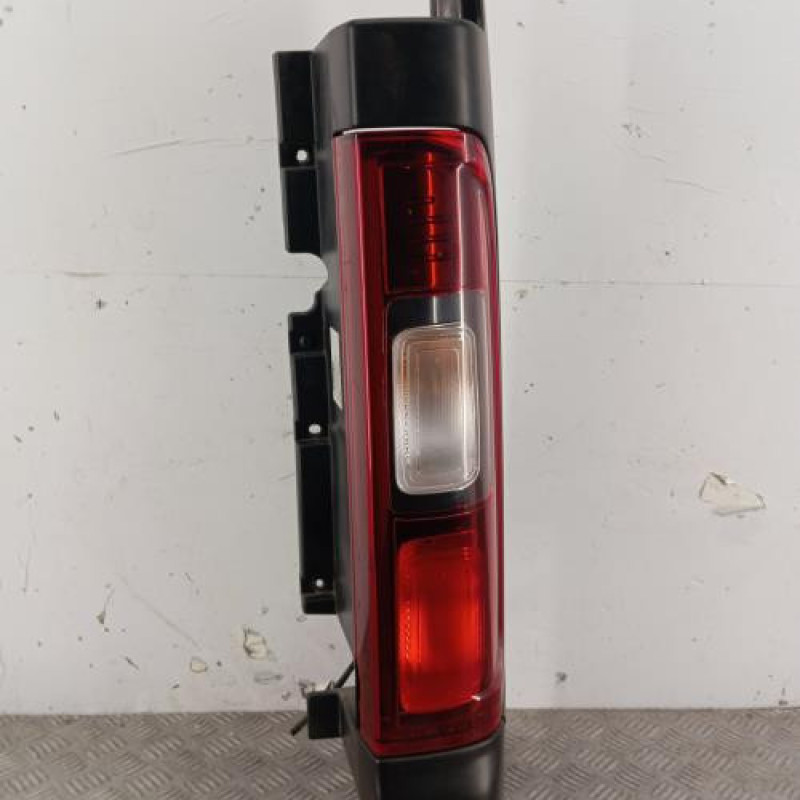 Feu arriere principal droit (feux) NISSAN NV300