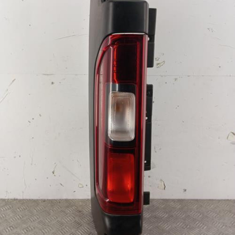 Feu arriere principal gauche (feux) NISSAN NV300 Feu arriere principal gauche (feux) NISSAN NV300