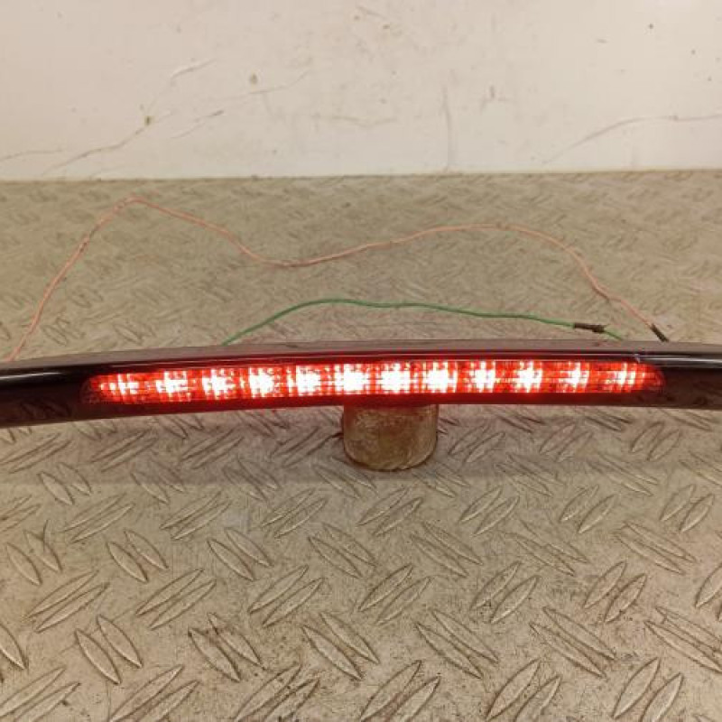 Feu arriere stop central RENAULT CLIO 2 CAMPUS