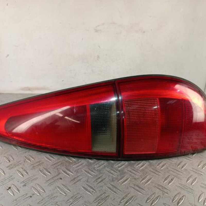Feu arriere principal droit (feux) RENAULT LAGUNA 1 Feu arriere principal droit (feux) RENAULT LAGUNA 1
