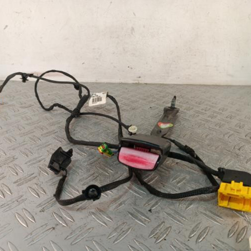 Attache ceinture avant gauche RENAULT GRAND SCENIC 3