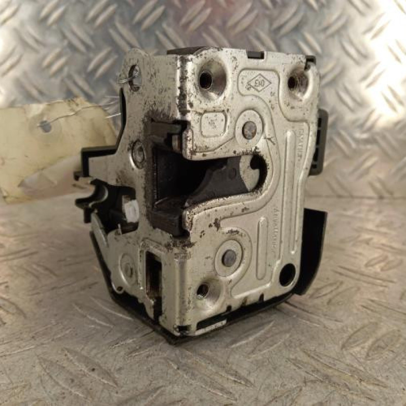 Serrure avant gauche RENAULT CLIO 2 CAMPUS Serrure avant gauche RENAULT CLIO 2 CAMPUS