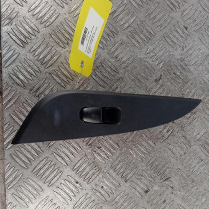 Interrupteur de leve vitre arriere droit NISSAN PULSAR