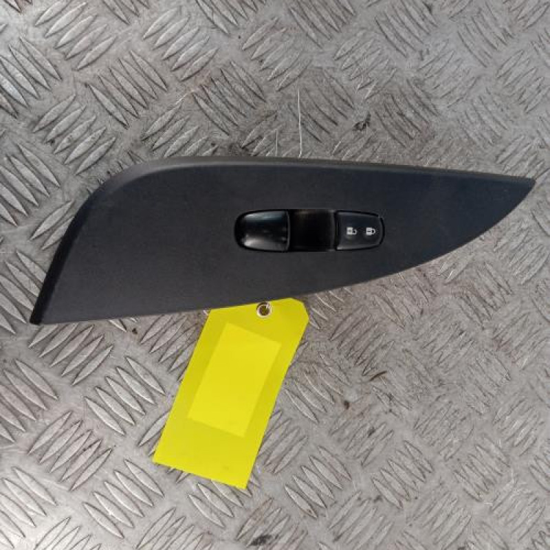 Interrupteur de leve vitre avant droit NISSAN PULSAR