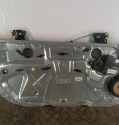 Leve vitre electrique avant gauche VOLKSWAGEN POLO 4 Photo n°1