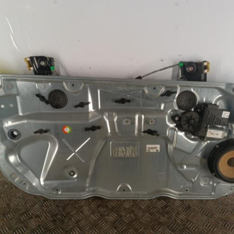 Leve vitre electrique avant gauche VOLKSWAGEN POLO 4