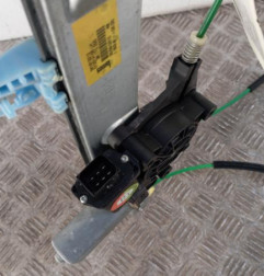 Leve vitre electrique avant droit OPEL CORSA D Photo n°3