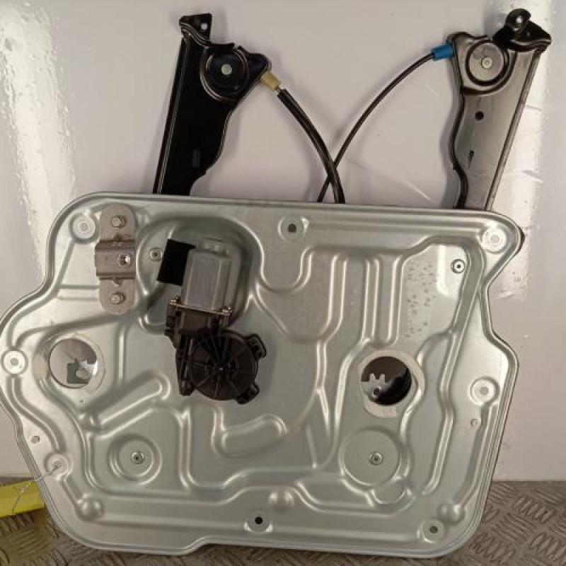 Leve vitre electrique avant droit NISSAN QASHQAI 1
