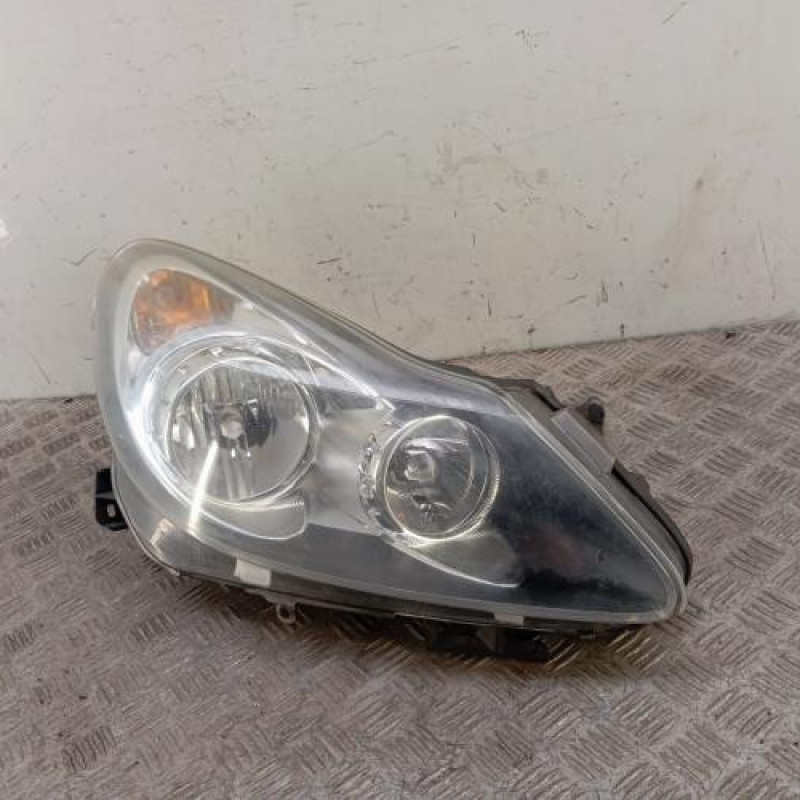 Optique avant principal droit (feux)(phare) OPEL CORSA D