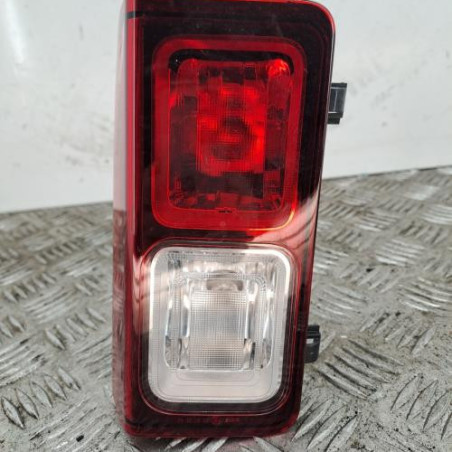 Feu de recul droit RENAULT TRAFIC 3 Photo n°1