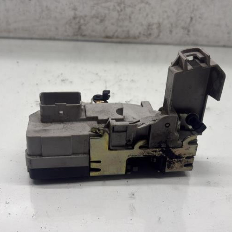 Serrure avant gauche PEUGEOT 307