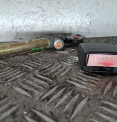 Attache ceinture avant gauche PEUGEOT 106 Photo n°3